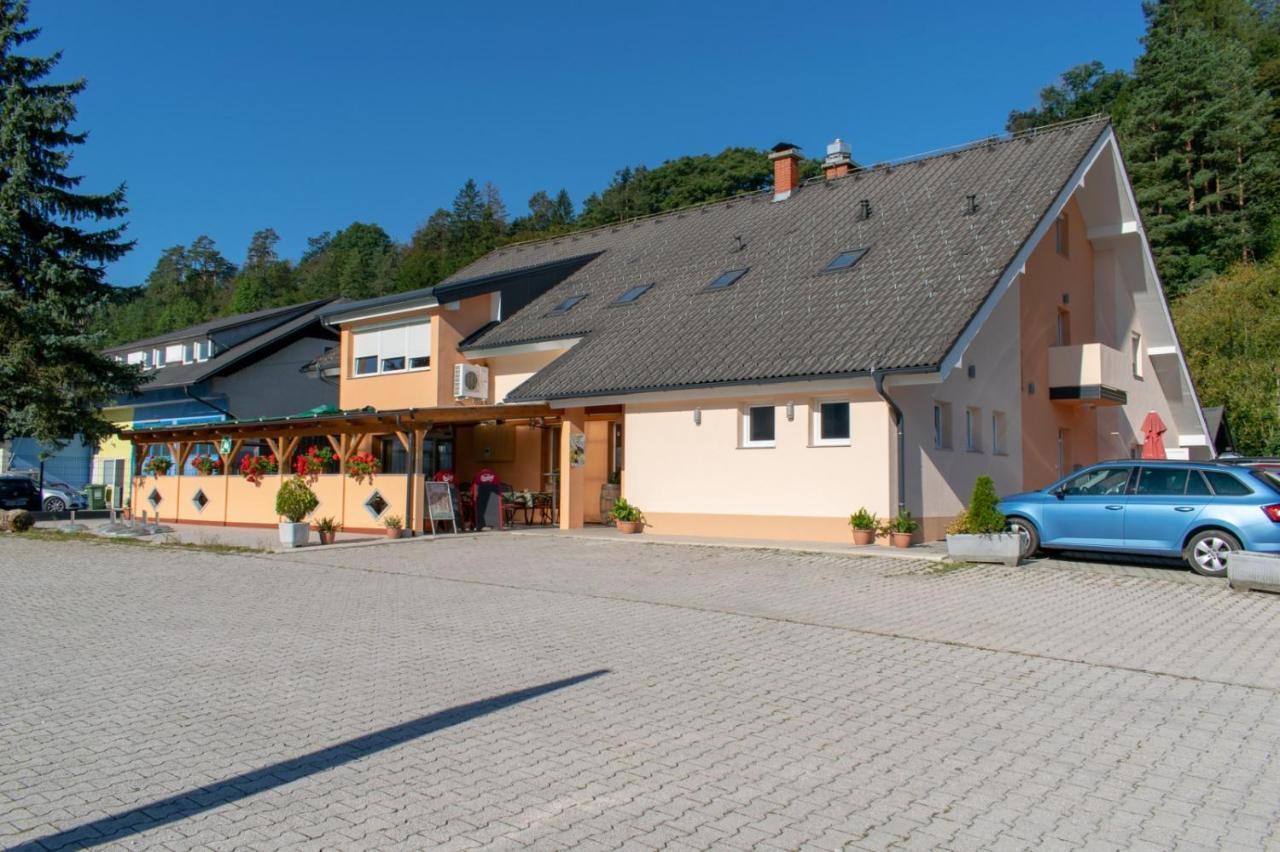 Hisa Izabela Hotel Muta Esterno foto