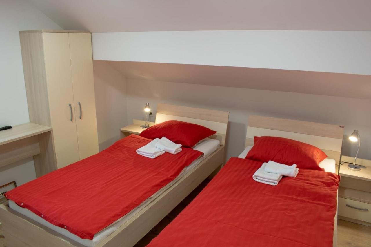 Hisa Izabela Hotel Muta Esterno foto