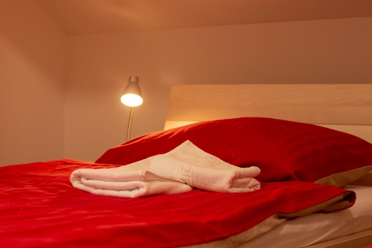Hisa Izabela Hotel Muta Esterno foto