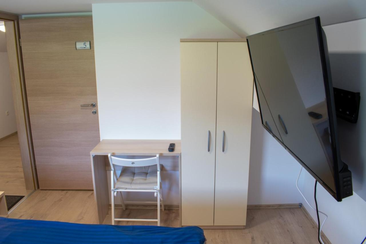 Hisa Izabela Hotel Muta Esterno foto