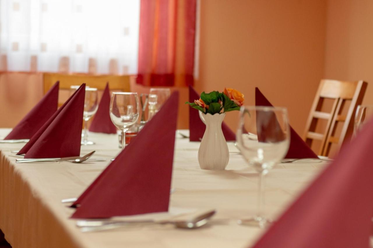 Hisa Izabela Hotel Muta Esterno foto