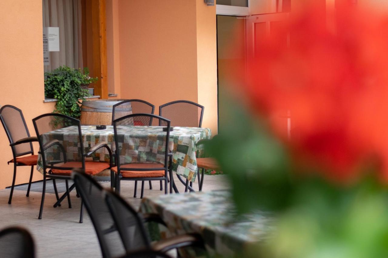 Hisa Izabela Hotel Muta Esterno foto